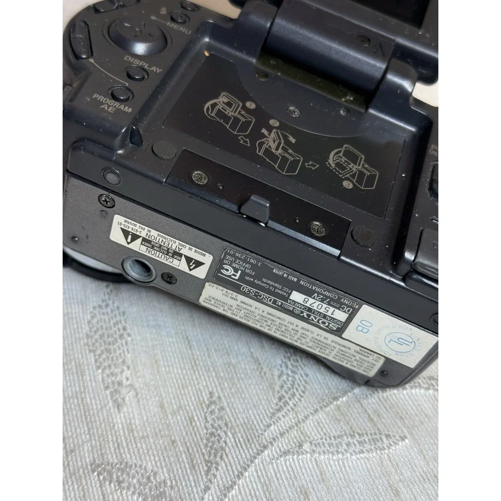 Sony Cyber-shot DSC-S30 1.3MP Digital Camera Vintage. 6 X Zoom. Not Tested